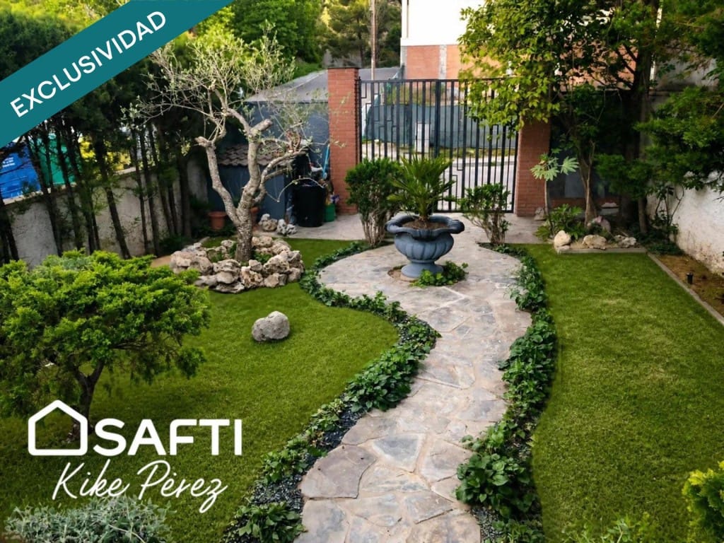 4 bedroom Villa for sale in Sant Vicenc de Castellet with garage - € 545,000 (Ref: 10177034)