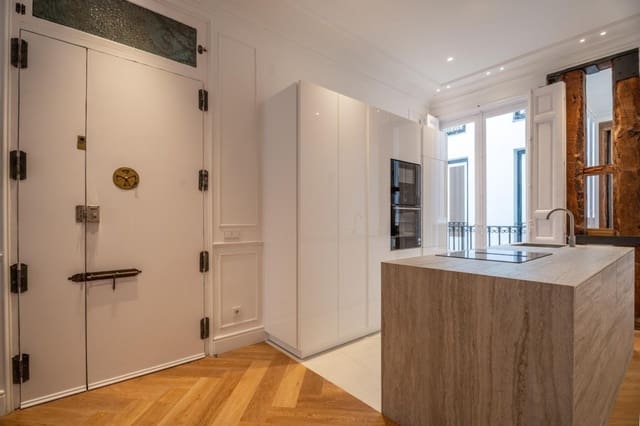 3 bedroom Apartment for sale in Valdeacederas, Madrid city - € 2,190,000 (Ref: 10177035)
