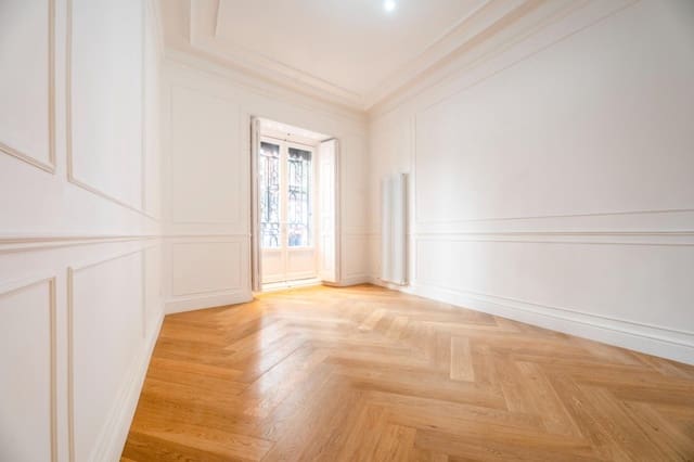 3 bedroom Apartment for sale in Valdeacederas, Madrid city - € 2,190,000 (Ref: 10177035)