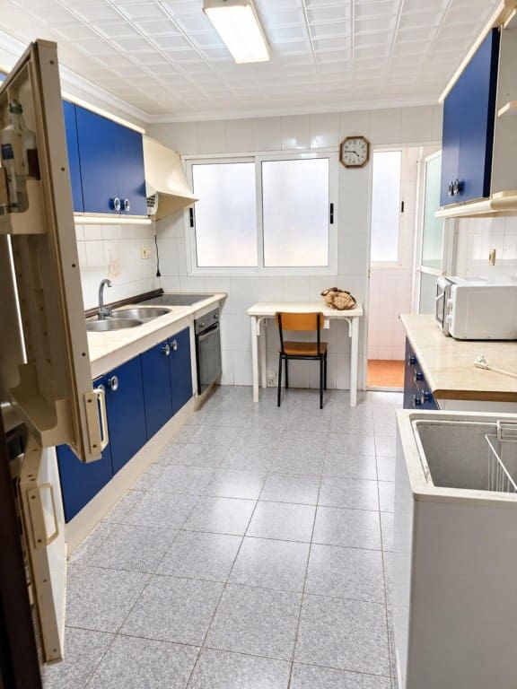Apartamento de 4 habitaciones en Granada ciudad en venta - 300.000 € (Ref: 10177042)