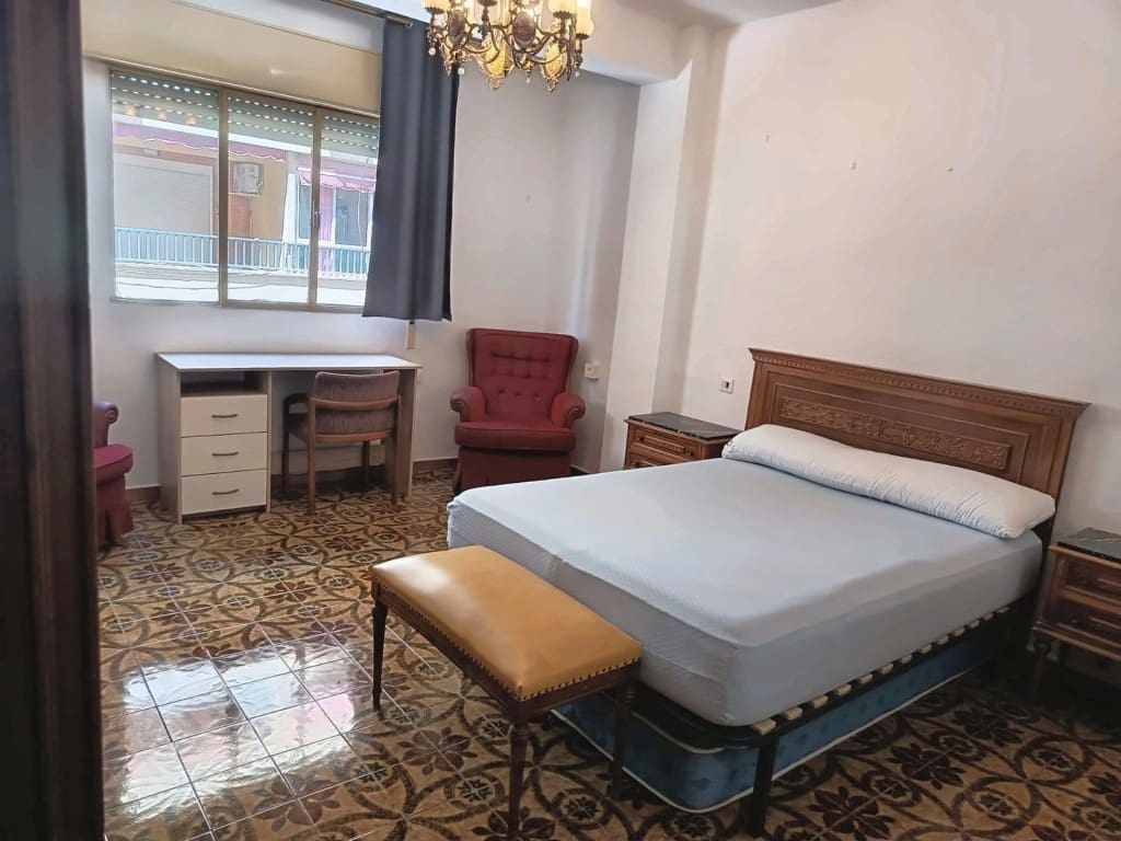 Apartamento de 4 habitaciones en Granada ciudad en venta - 300.000 € (Ref: 10177042)