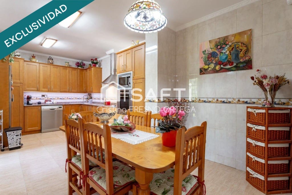4 sovrum Villa till salu i Riudecanyes med pool garage - 875 000 € (Ref: 10182907)