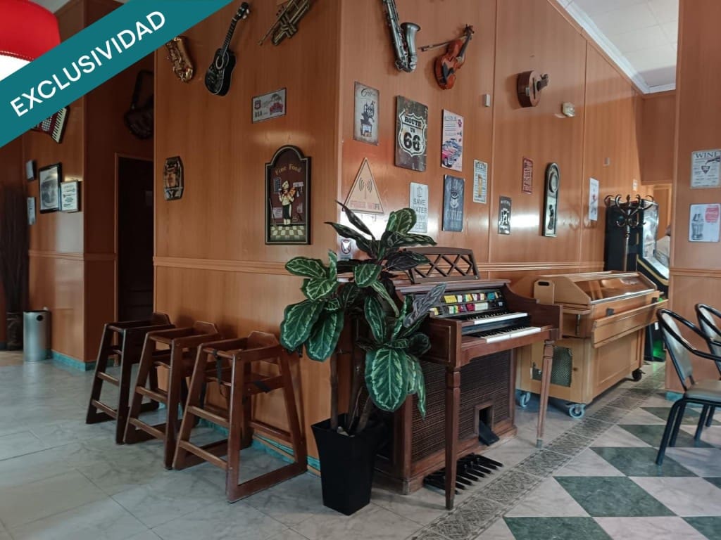 Commercial for sale in Huecas with garage - € 700,000 (Ref: 10182909)