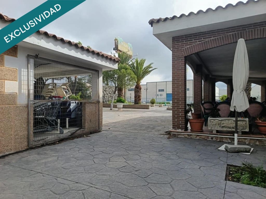 Commercial for sale in Huecas with garage - € 700,000 (Ref: 10182909)