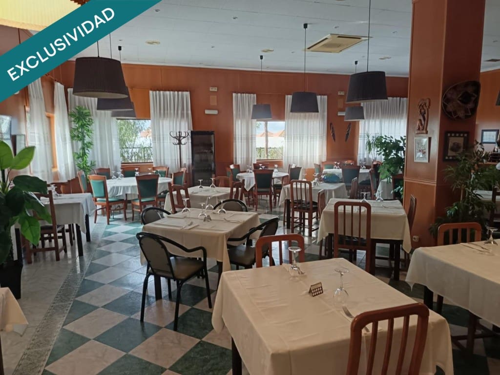 Commercial for sale in Huecas with garage - € 700,000 (Ref: 10182909)