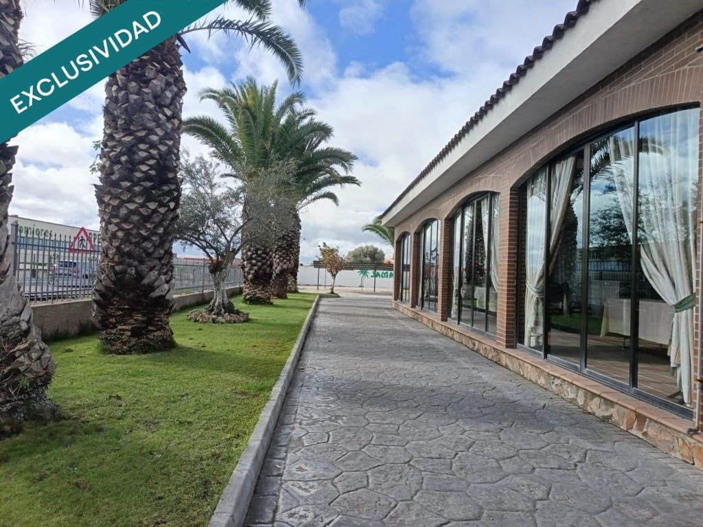 Commercial for sale in Huecas with garage - € 700,000 (Ref: 10182909)
