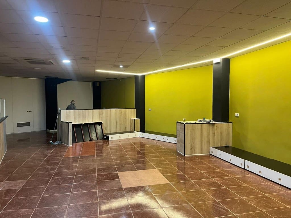 Commercial for sale in Burjassot - € 270,000 (Ref: 10182911)