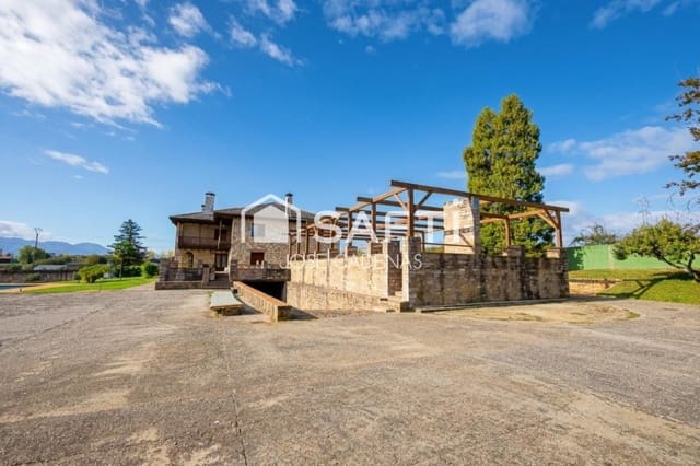 7 quarto Moradia para venda em Ponferrada com piscina garagem - 1 156 000 € (Ref: 10182917)