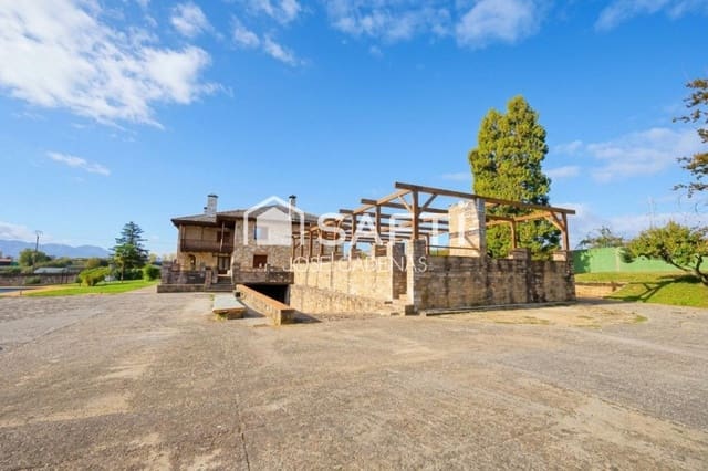 7 quarto Moradia para venda em Ponferrada com piscina garagem - 1 156 000 € (Ref: 10182917)