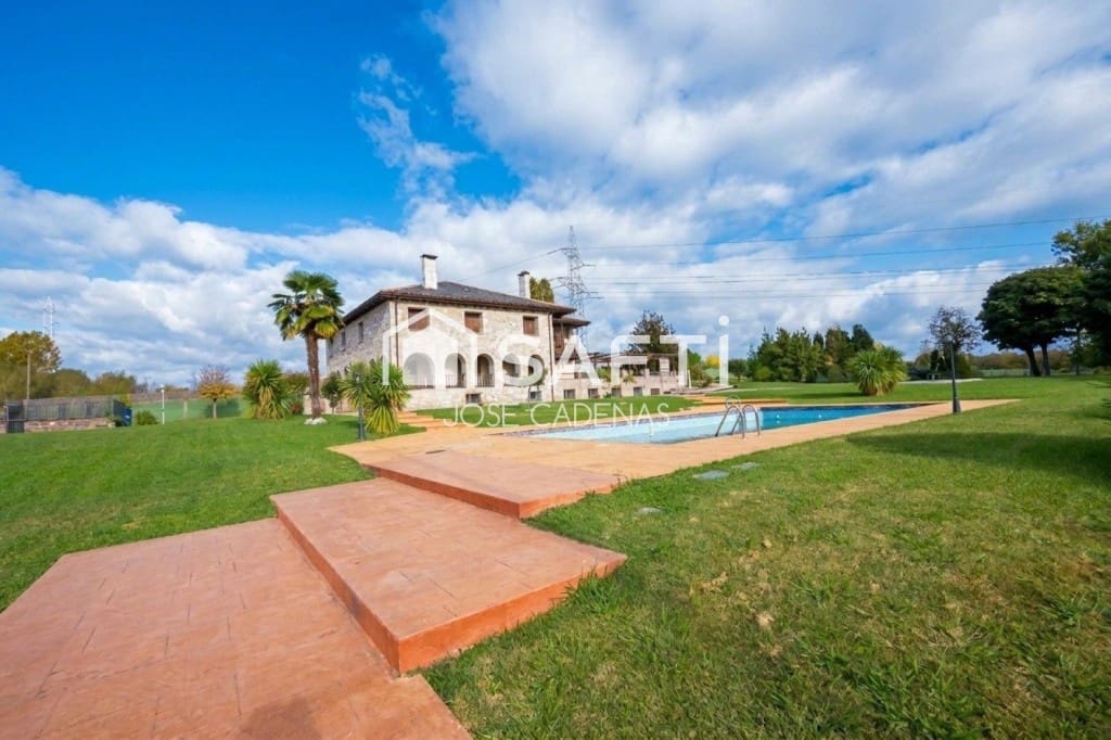 7 quarto Moradia para venda em Ponferrada com piscina garagem - 1 156 000 € (Ref: 10182917)