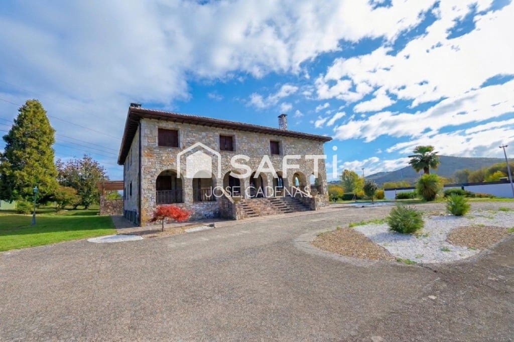 7 quarto Moradia para venda em Ponferrada com piscina garagem - 1 156 000 € (Ref: 10182917)