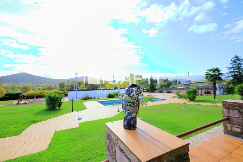 7 quarto Moradia para venda em Ponferrada com piscina garagem - 1 156 000 € (Ref: 10182917)