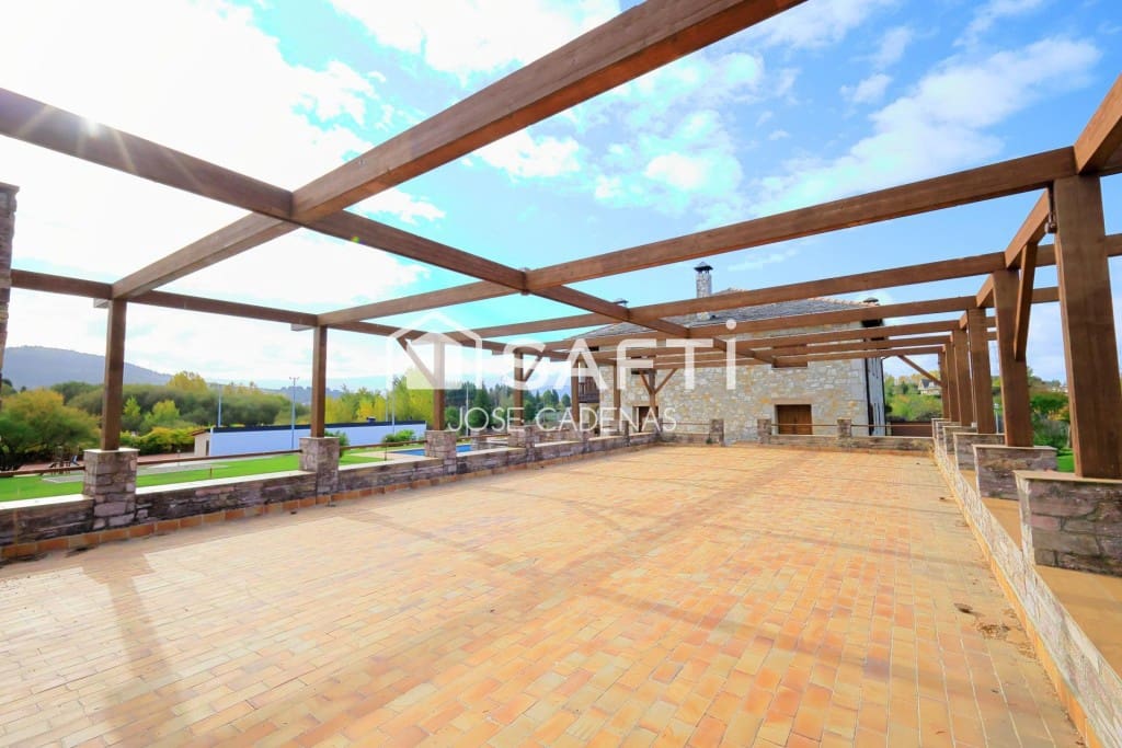 7 quarto Moradia para venda em Ponferrada com piscina garagem - 1 156 000 € (Ref: 10182917)