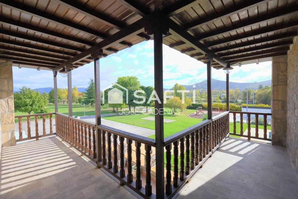 7 quarto Moradia para venda em Ponferrada com piscina garagem - 1 156 000 € (Ref: 10182917)
