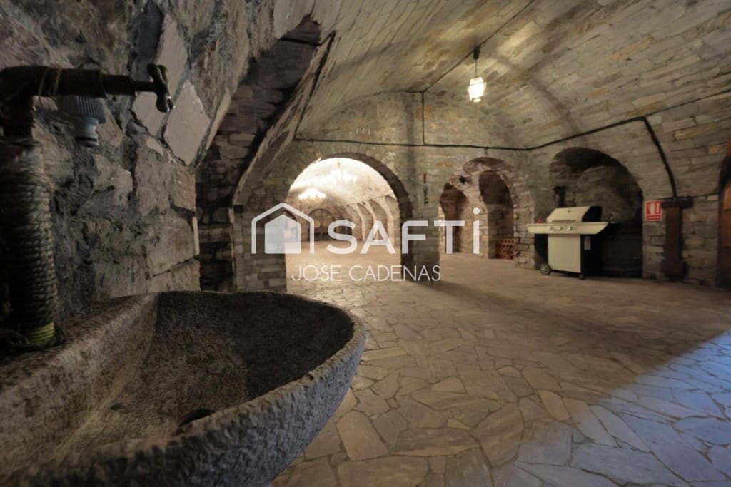 7 quarto Moradia para venda em Ponferrada com piscina garagem - 1 156 000 € (Ref: 10182917)