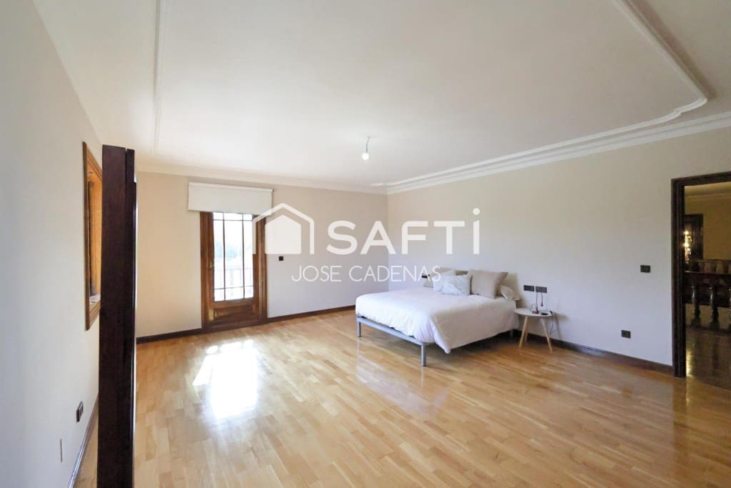 7 quarto Moradia para venda em Ponferrada com piscina garagem - 1 156 000 € (Ref: 10182917)
