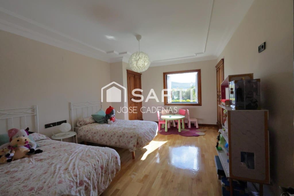 7 quarto Moradia para venda em Ponferrada com piscina garagem - 1 156 000 € (Ref: 10182917)
