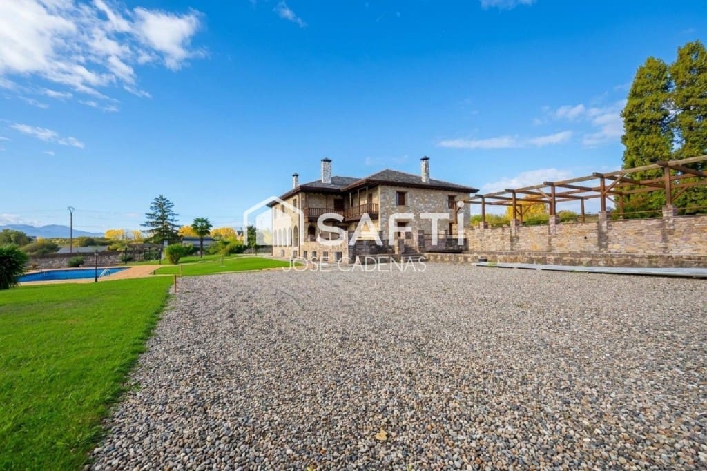 7 quarto Moradia para venda em Ponferrada com piscina garagem - 1 156 000 € (Ref: 10182917)