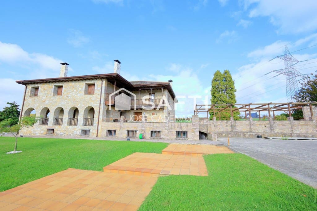 7 quarto Moradia para venda em Ponferrada com piscina garagem - 1 156 000 € (Ref: 10182917)