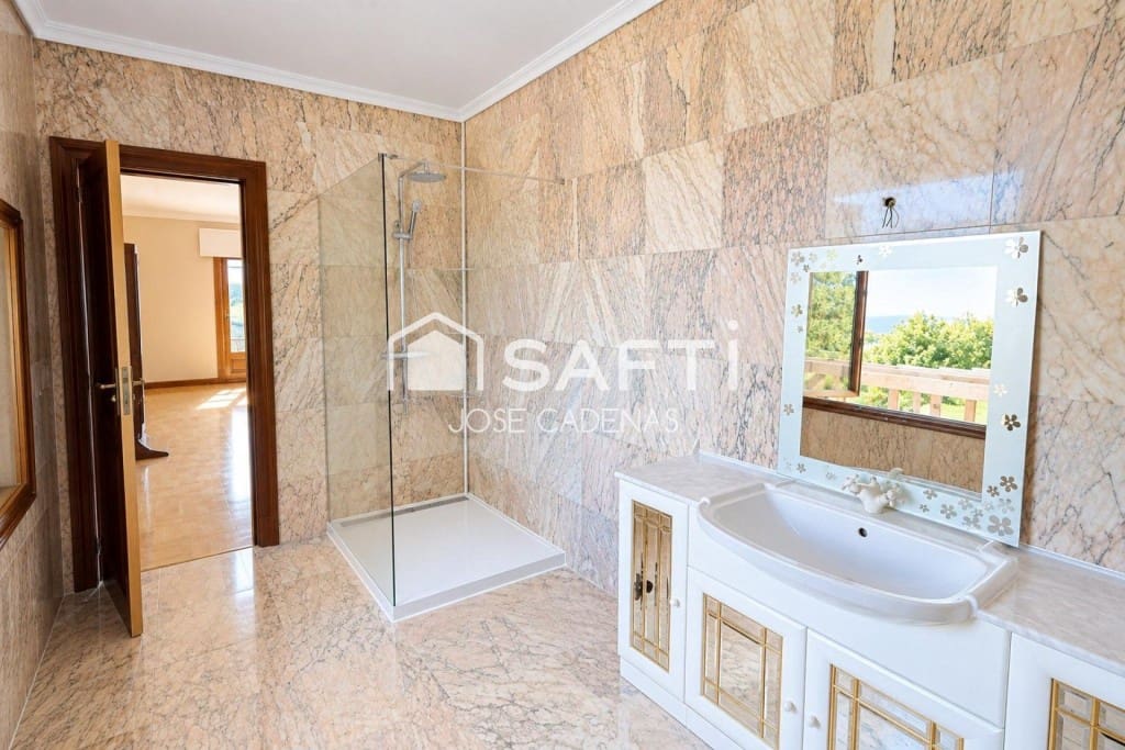 7 quarto Moradia para venda em Ponferrada com piscina garagem - 1 156 000 € (Ref: 10182917)