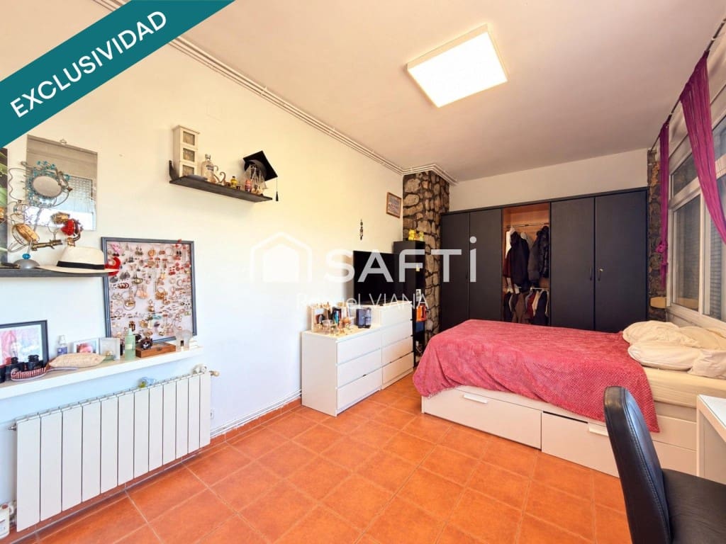 4 soverom Villa til salgs i Abrera med svømmebasseng garasje - € 215 000 (Ref: 10186779)
