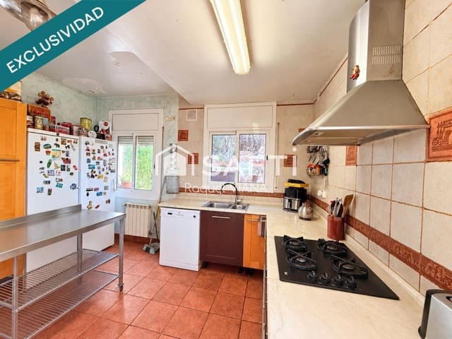 4 soverom Villa til salgs i Abrera med svømmebasseng garasje - € 215 000 (Ref: 10186779)