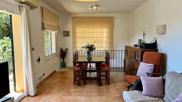4 soveværelse Villa til salg i Sant Cebrià de Vallalta med garage - € 250.000 (Ref: 9020990)