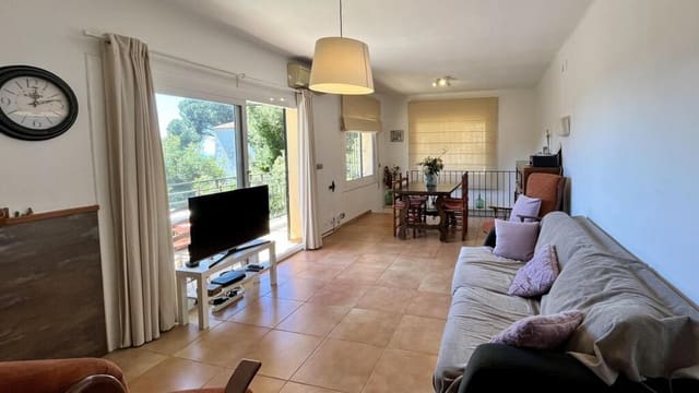 4 soveværelse Villa til salg i Sant Cebrià de Vallalta med garage - € 250.000 (Ref: 9020990)