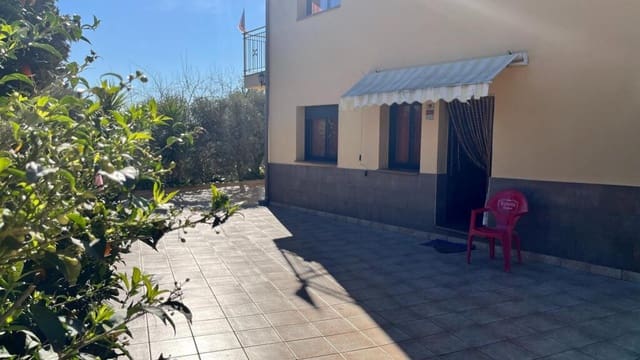 3 bedroom Villa for sale in Riudarenes with garage - € 239,000 (Ref: 9020991)