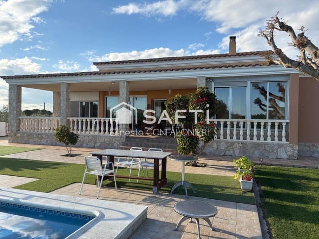 4 soveværelse Finca/Landehus til salg i Vinaròs med swimmingpool garage - € 465.000 (Ref: 9048819)