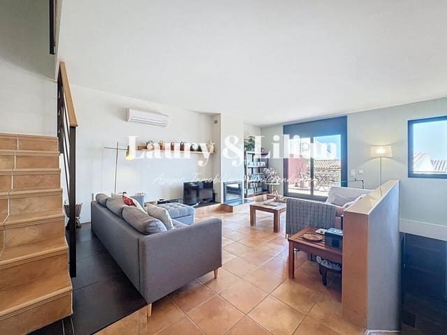 3 bedroom Villa for sale in Vilamaniscle with garage - € 359,000 (Ref: 9068825)