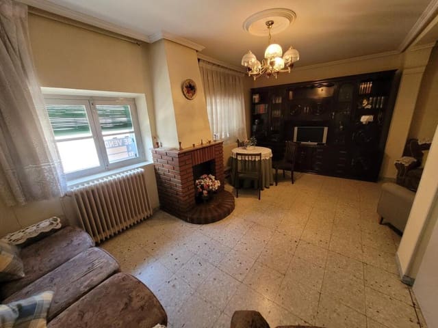 3 soverom Villa til salgs i Cuéllar - € 79 000 (Ref: 9125078)
