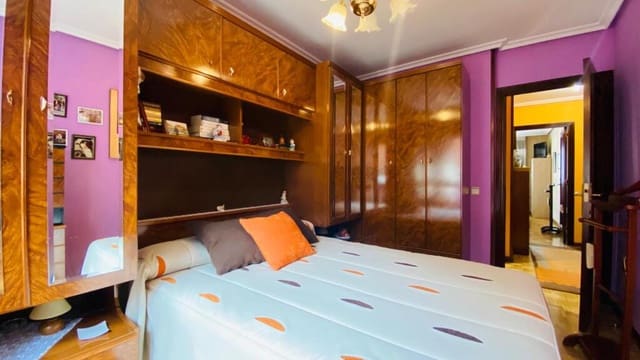 4 soveværelse Lejlighed til salg i Centro Urbano, Oviedo med garage - € 362.700 (Ref: 9128275)