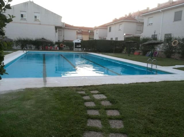 3 soveværelse Villa til salg i Avenida Elvas, Badajoz by med swimmingpool - € 356.000 (Ref: 9132396)