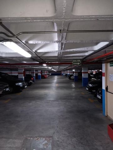 Garage til salg i Ctra. Sevilla - Los Montitos, Badajoz by - € 21.500 (Ref: 9147211)