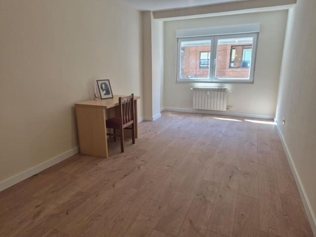 4 soveværelse Lejlighed til salg i León by med garage - € 252.000 (Ref: 9153993)