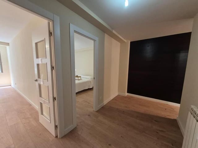 4 soveværelse Lejlighed til salg i León by med garage - € 252.000 (Ref: 9153993)