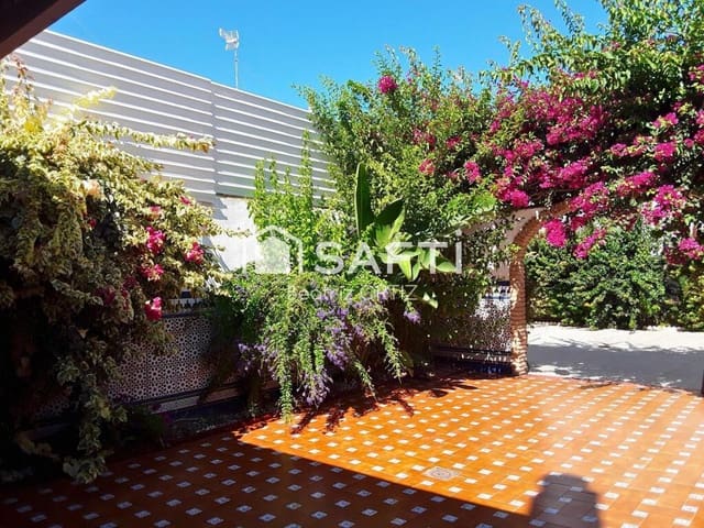 4 sovrum Radhus till salu i Chipiona - 419 000 € (Ref: 9159480)