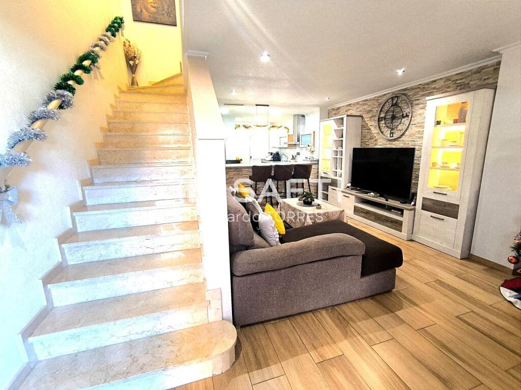 4 soverom Rekkehus til salgs i Elche / Elx med svømmebasseng garasje - € 380 000 (Ref: 9173493)