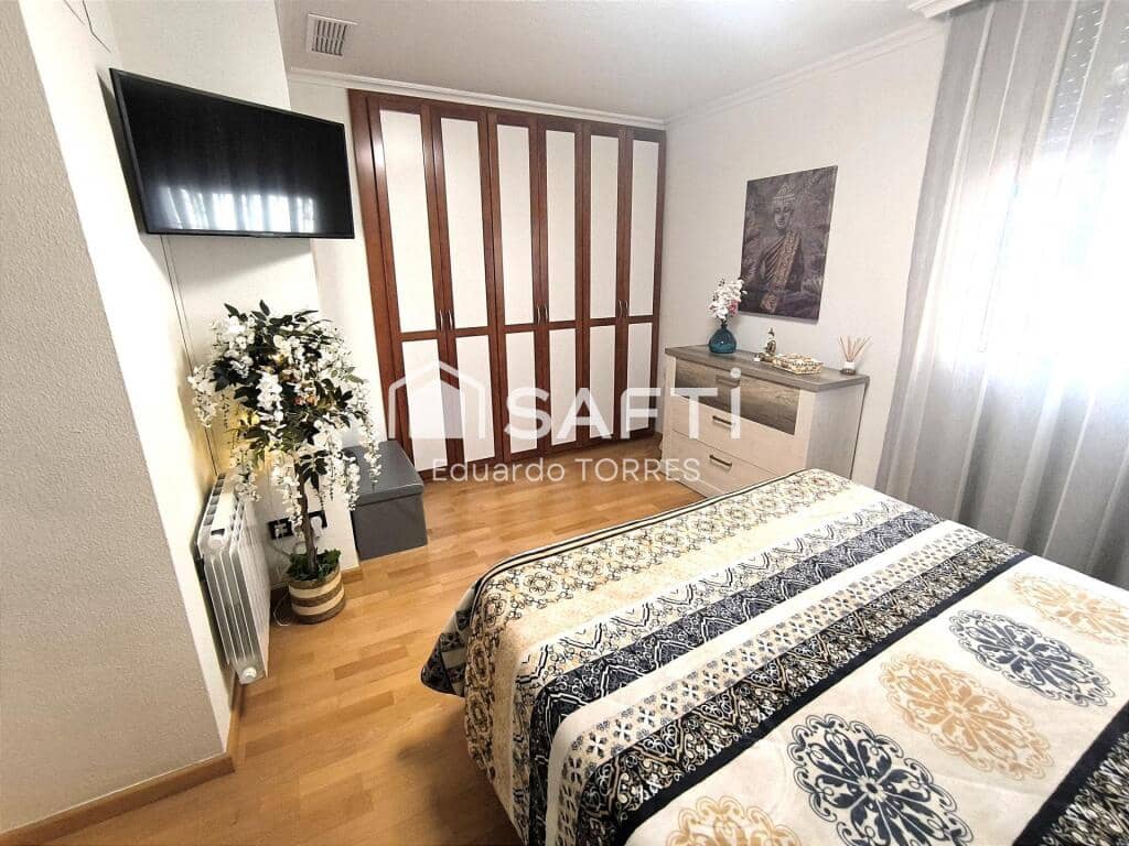 4 soverom Rekkehus til salgs i Elche / Elx med svømmebasseng garasje - € 380 000 (Ref: 9173493)