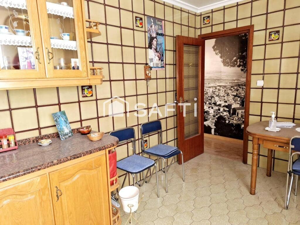 4 makuuhuone Huoneisto myytävänä paikassa Villena - 140 000 € (Ref: 9173506)