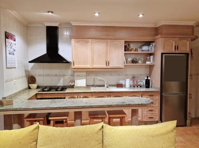 4 slaapkamer Rijtjeshuis te koop in Monóvar / Monóver met garage - € 190.000 (Ref: 9173508)