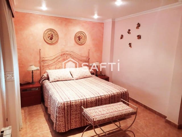 4 slaapkamer Rijtjeshuis te koop in Monóvar / Monóver met garage - € 190.000 (Ref: 9173508)