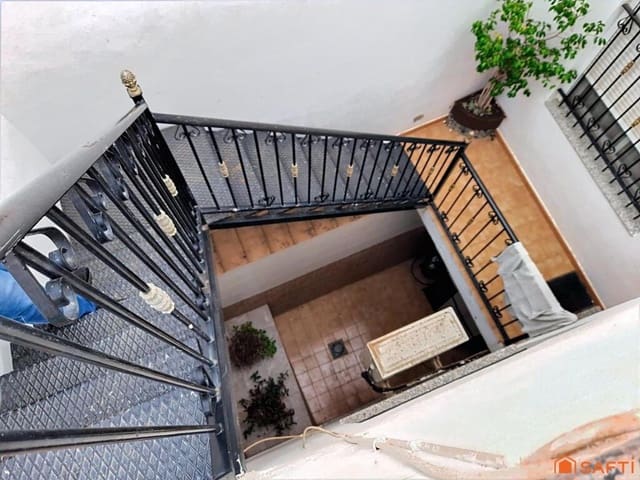 4 slaapkamer Rijtjeshuis te koop in Monóvar / Monóver met garage - € 190.000 (Ref: 9173508)