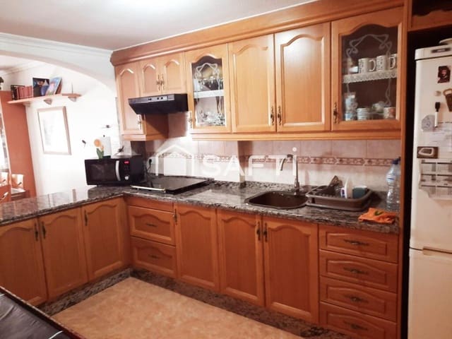 4 slaapkamer Rijtjeshuis te koop in Monóvar / Monóver met garage - € 190.000 (Ref: 9173508)