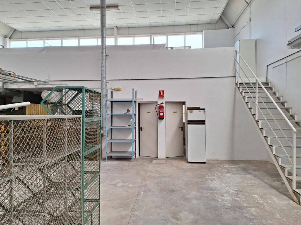 Erhverv til salg i Villena - € 300.000 (Ref: 9173510)