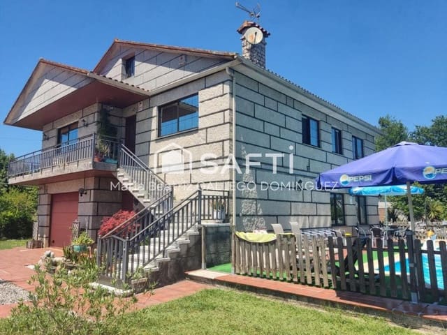 4 soveværelse Villa til salg i Tui med swimmingpool garage - € 385.000 (Ref: 9173515)