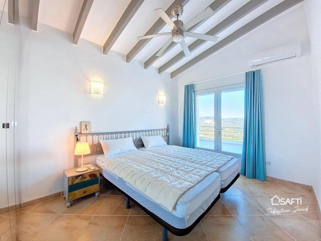 5 soveværelse Villa til salg i Pego med swimmingpool - € 895.000 (Ref: 9173539)