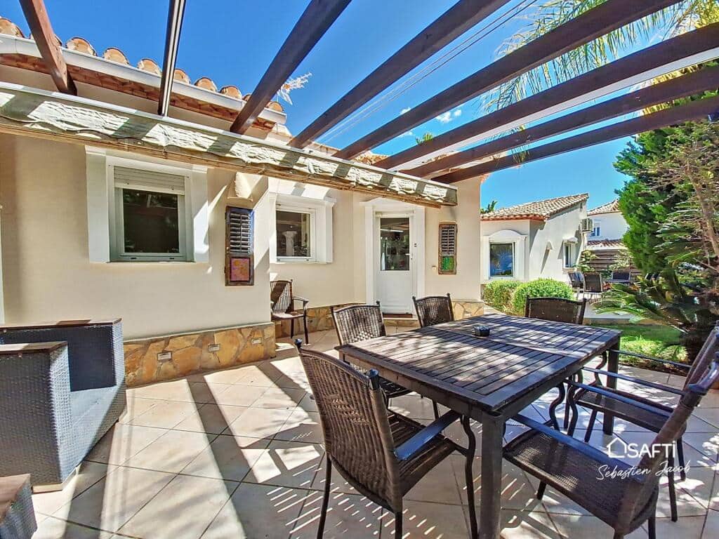 5 soverom Villa til salgs i Pedreguer med svømmebasseng garasje - € 960 000 (Ref: 9173540)