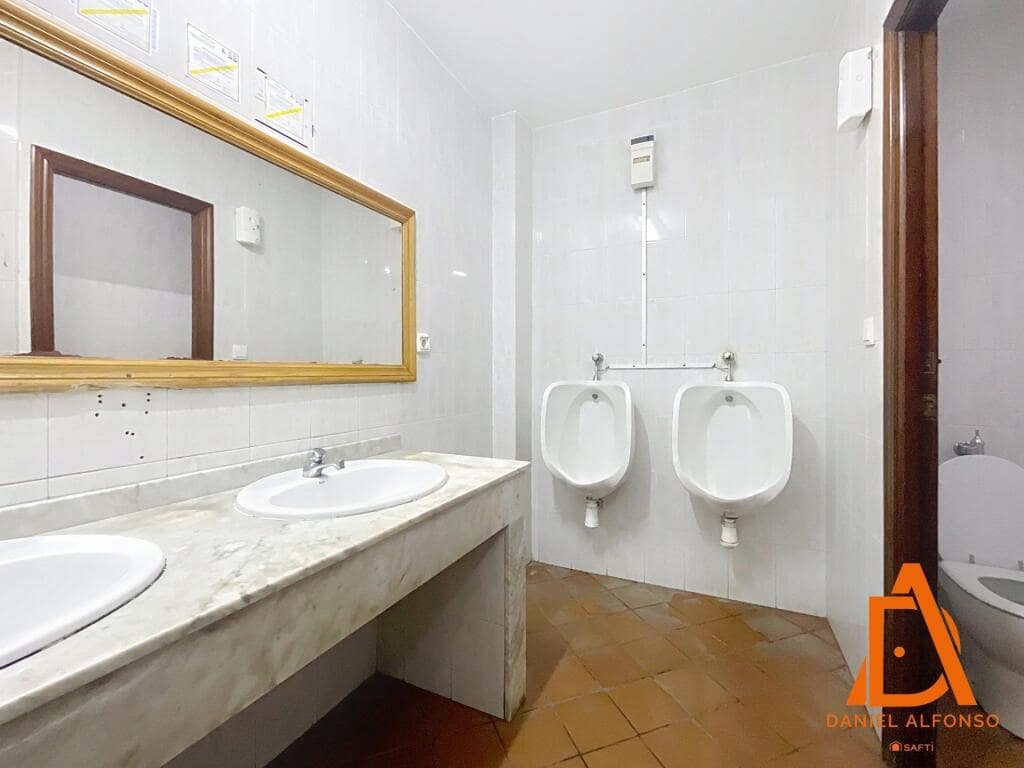 Erhverv til salg i Aviles - € 1.421.000 (Ref: 9173620)